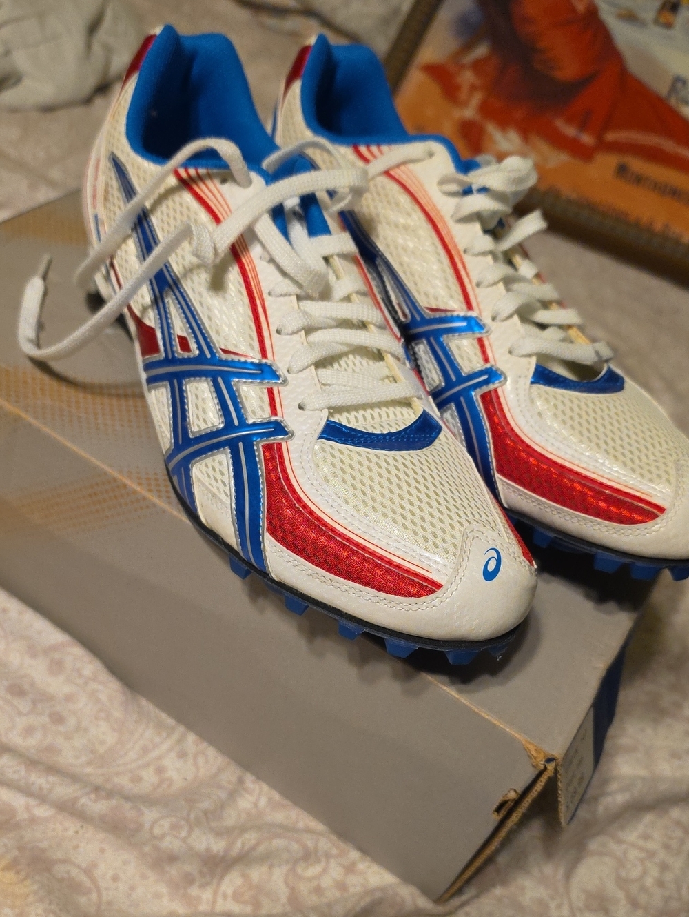 ASICS Men’s White Blue Red Athletic Track Spikes